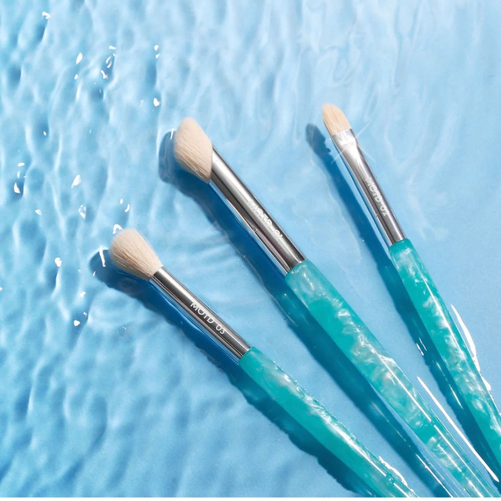 MOTD COSMETICS
Seas the Day Makeup Brush Set